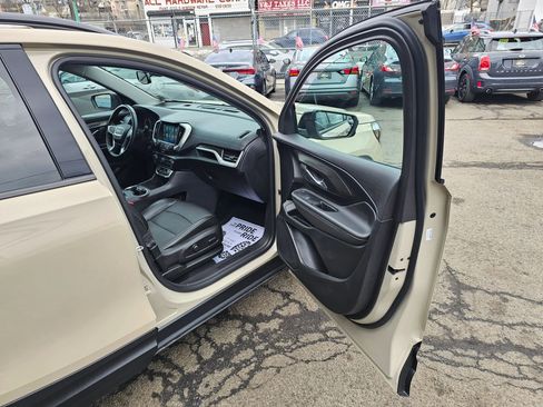 Used 2023 GMC Terrain SLT w/ Elevation Edition image 11