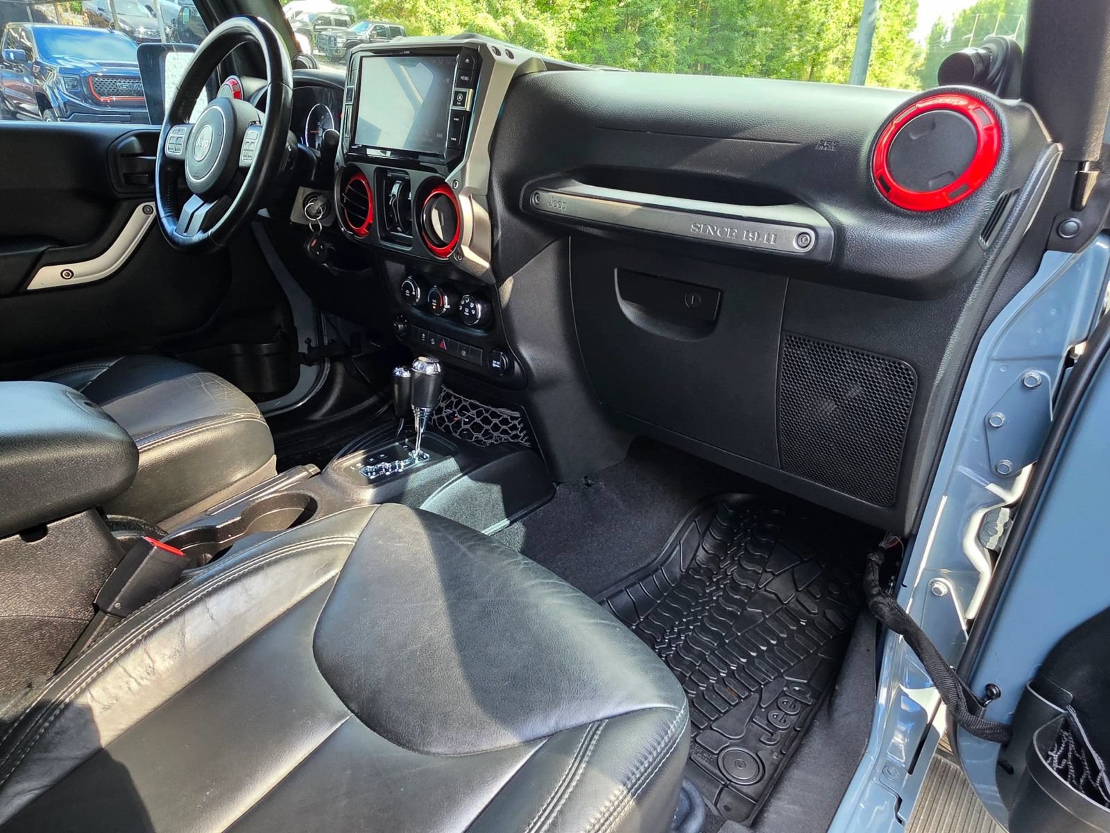 Used 2014 Jeep Wrangler Unlimited Sahara w/ Connectivity Group AWD/4WD image 30