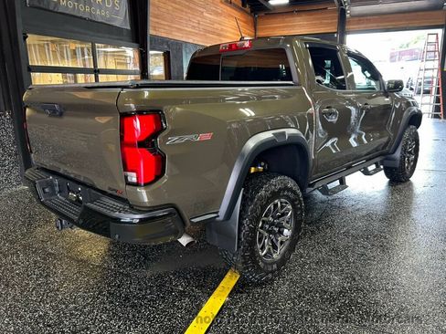 Used 2024 Chevrolet Colorado ZR2 w/ ZR2 Convenience Package III AWD/4WD image 2