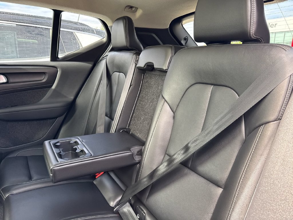 Used 2025 Volvo XC40 B5 Plus AWD/4WD image 19
