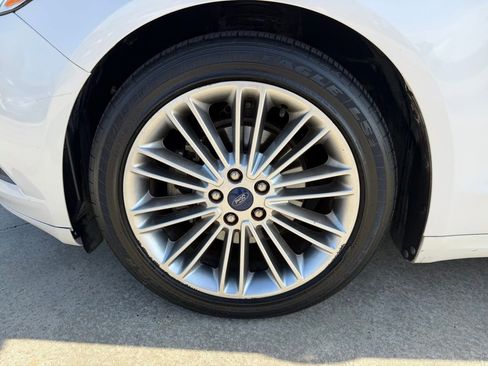 Used 2014 Ford Fusion SE w/ Equipment Group 202A image 9