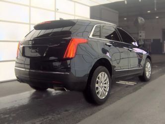 Used 2019 Cadillac XT5 FWD image 2