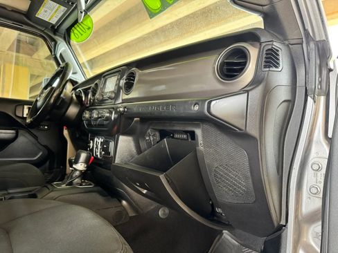 Used 2018 Jeep Wrangler Unlimited Sport S AWD/4WD image 28