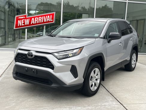 Certified 2024 Toyota RAV4 LE AWD/4WD image 31