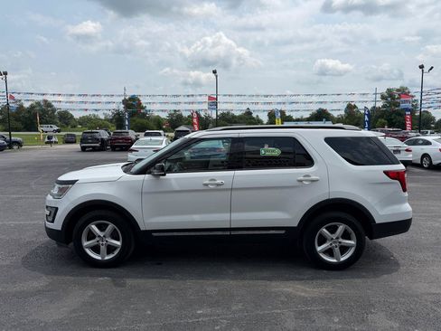 Used 2017 Ford Explorer XLT w/ Equipment Group 201A AWD/4WD image 9