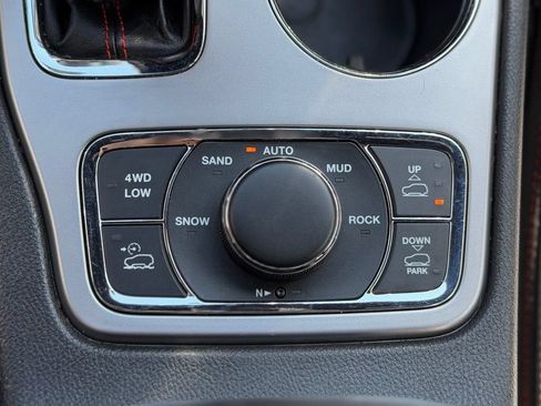 Used 2021 Jeep Grand Cherokee Trailhawk w/ Premium Lighting Group AWD/4WD image 15