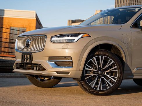 Certified 2025 Volvo XC90 T8 Plus w/ Protection Package Premier image 2