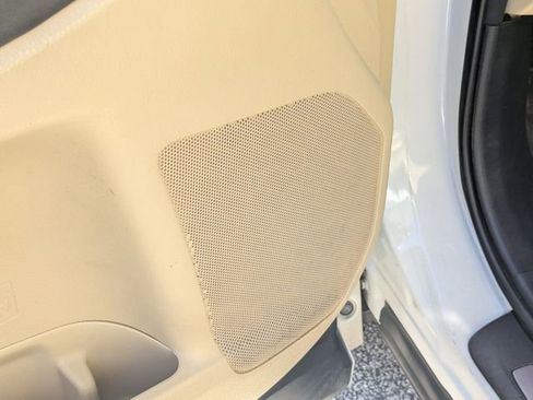 Used 2017 Toyota Highlander Limited image 10