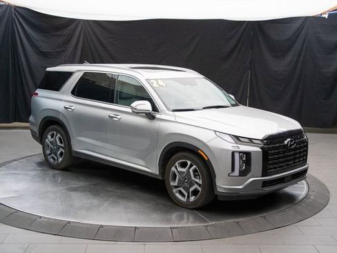 Used 2024 Hyundai Palisade SEL w/ Premium Package image 2