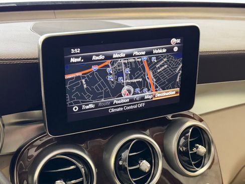 Used 2018 Mercedes-Benz GLC 300 4MATIC image 24