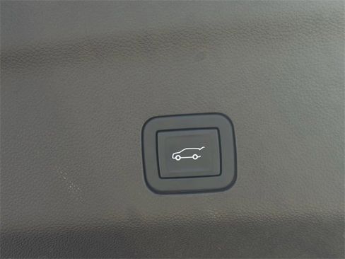 Certified 2023 Chevrolet Tahoe Z71 w/ Luxury Package image 32