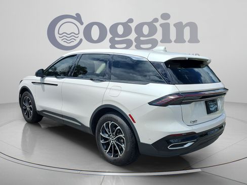 Used 2024 Lincoln Nautilus Premier AWD/4WD image 3