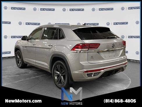 Used 2021 Volkswagen Atlas Cross Sport SE w/ Panoramic Sunroof Package AWD/4WD image 3