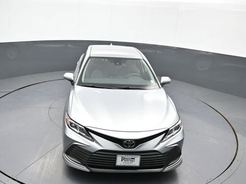 Used 2021 Toyota Camry LE image 33
