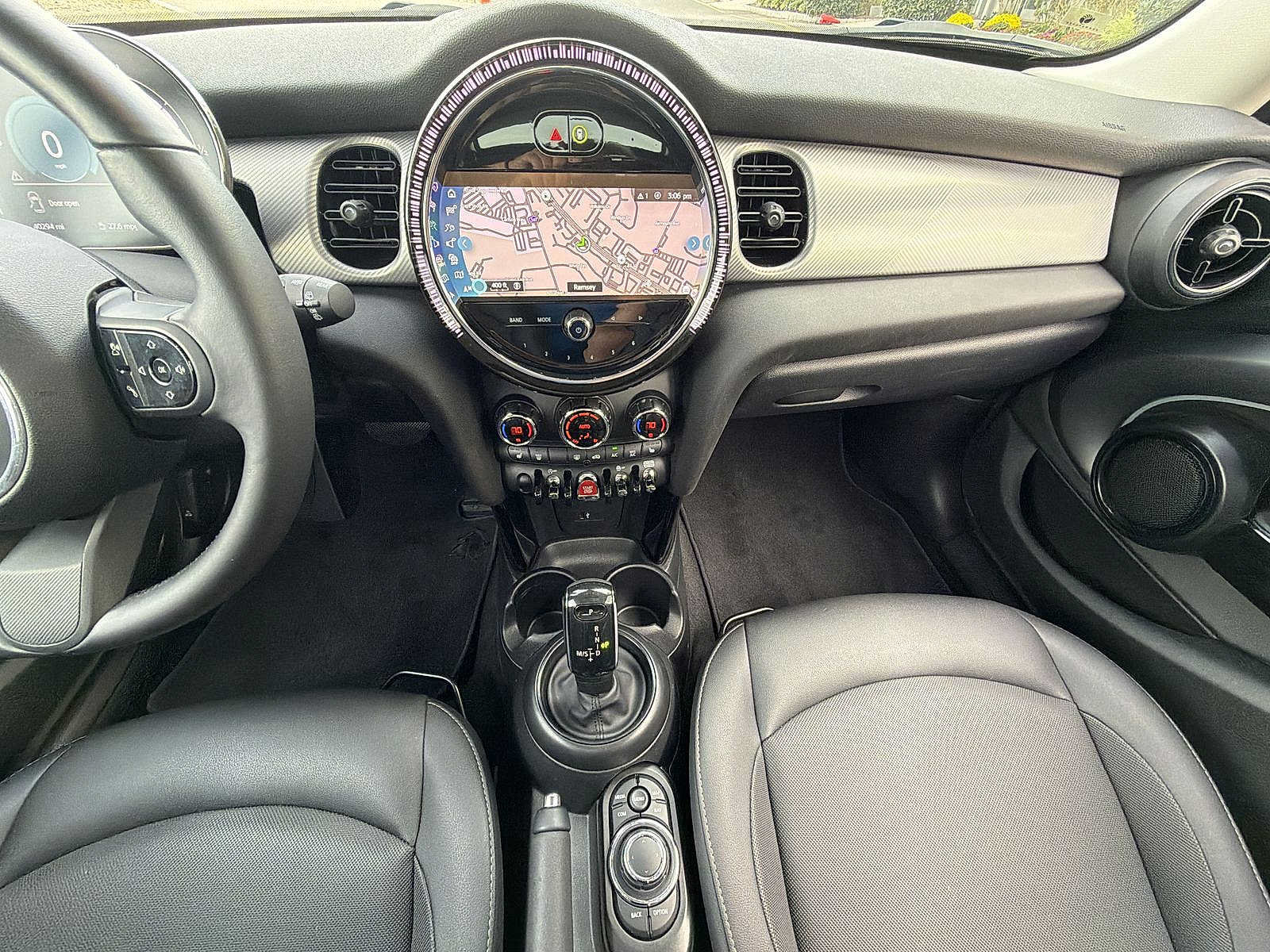 Used 2024 MINI Cooper 4-Door Hardtop FWD image 24