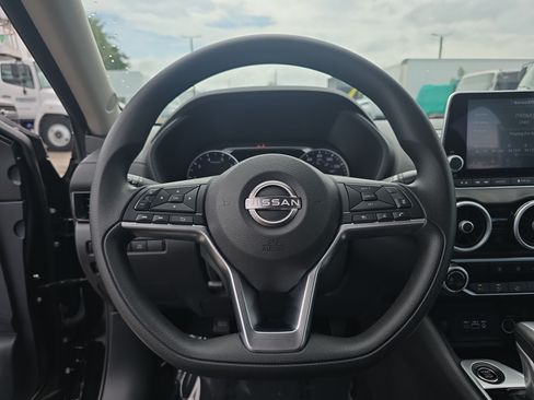 Used 2025 Nissan Sentra SV FWD image 26