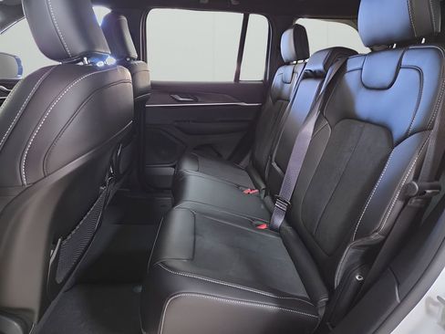 New 2026 Jeep Grand Cherokee Altitude AWD/4WD image 19