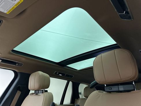 New 2026 Land Rover Range Rover Long Wheelbase SE AWD/4WD image 19