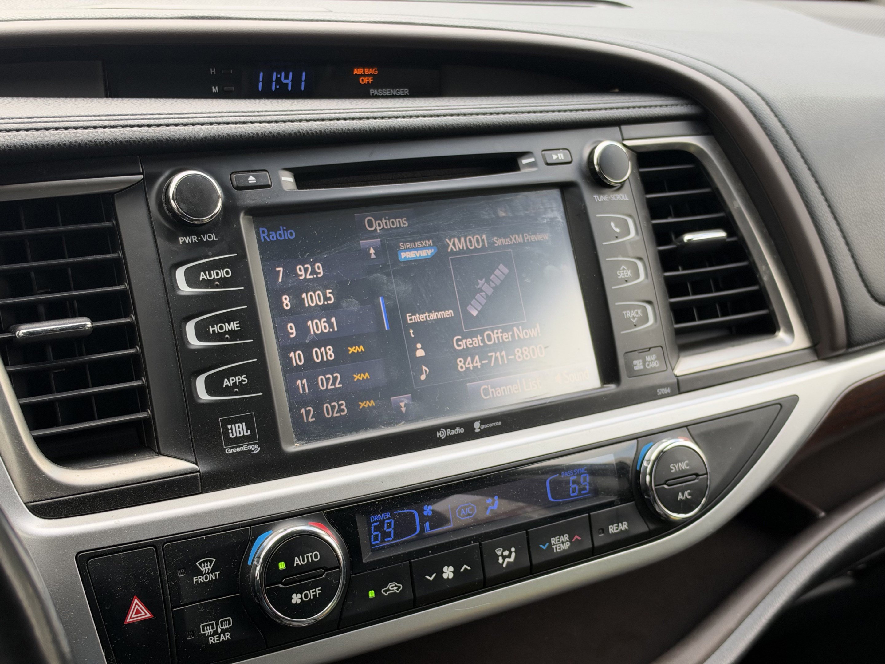 Used 2015 Toyota Highlander Limited w/ Driver Technology Package AWD/4WD image 11