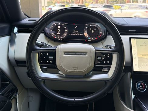 Certified 2022 Land Rover Range Rover Long Wheelbase SE AWD/4WD image 11