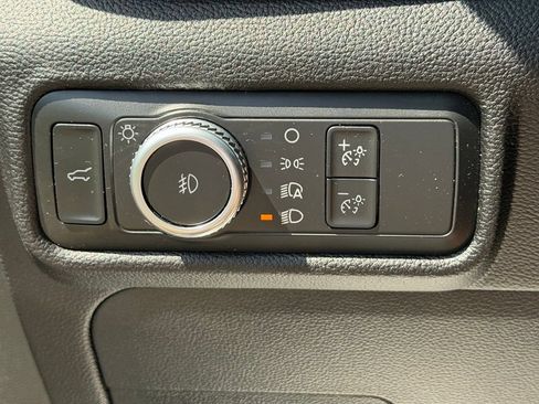 Used 2022 Ford Explorer XLT w/ Equipment Group 202A AWD/4WD image 17