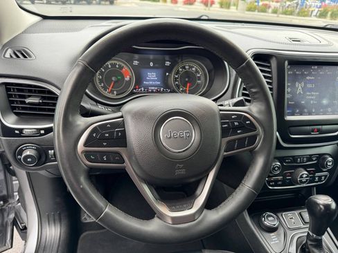 Used 2022 Jeep Cherokee Latitude Lux w/ Sun & Sound Group AWD/4WD image 16