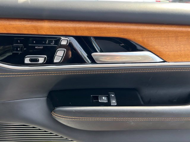 Used 2022 Jeep Grand Wagoneer Series III AWD/4WD image 42