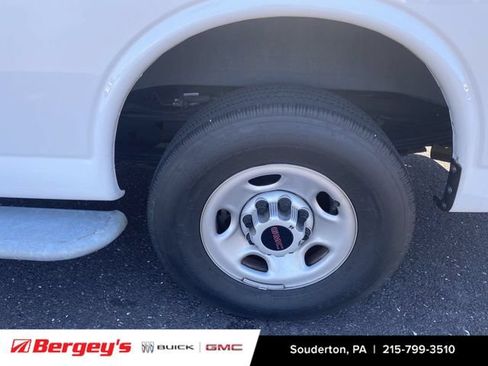 Used 2022 GMC Savana 2500 w/ Driver Convenience Package RWD image 18