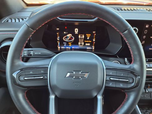 Used 2023 Chevrolet Colorado Z71 w/ Z71 Convenience Package 2 AWD/4WD image 15