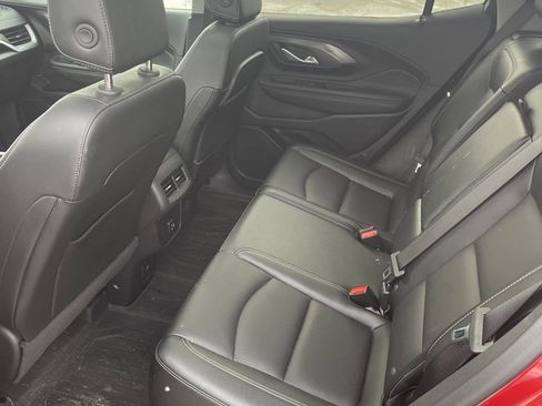 Used 2024 GMC Terrain SLT w/ Infotainment Package II image 6