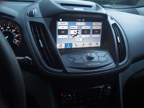 Used 2016 Ford Escape SE w/ Equipment Group 201A FWD image 11