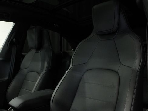 New 2026 Porsche Macan 4 Electric AWD/4WD image 17