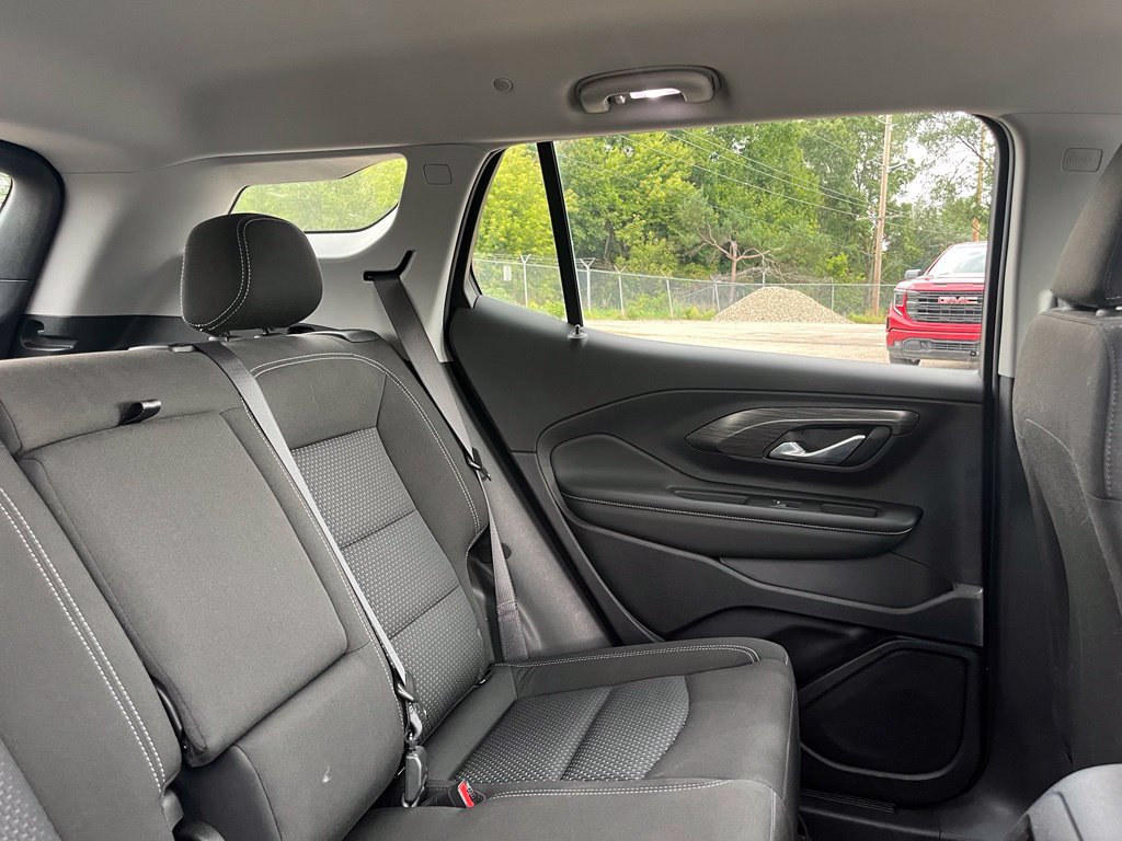 Used 2024 GMC Terrain SLE w/ Driver Convenience Package FWD image 38