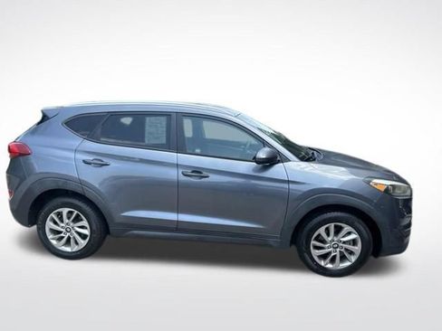 Used 2016 Hyundai Tucson SE w/ Option Group 02 FWD image 2