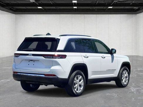 Certified 2023 Jeep Grand Cherokee Limited AWD/4WD image 5
