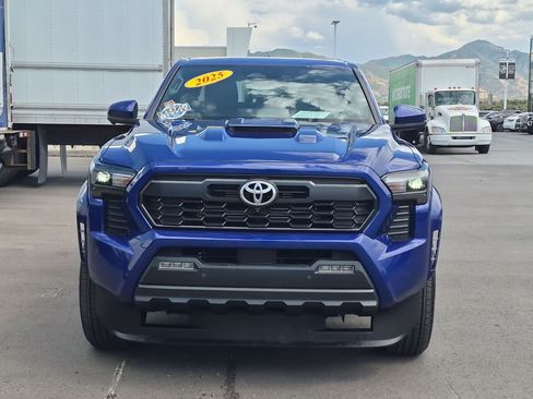 Used 2025 Toyota Tacoma TRD Sport w/ TRD Sport Premium Package AWD/4WD image 9