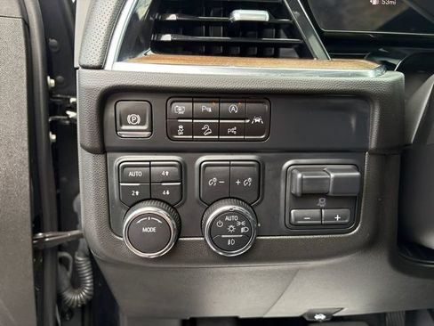 Used 2025 Chevrolet Suburban High Country w/ Sun And Tow Package AWD/4WD image 23