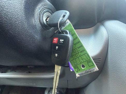 Used 2016 Toyota Camry XLE FWD image 35