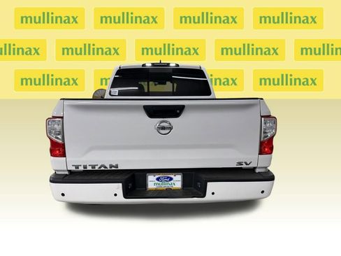 Used 2022 Nissan Titan SV RWD image 7