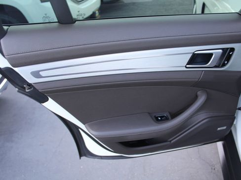 Used 2018 Porsche Panamera 4 image 18