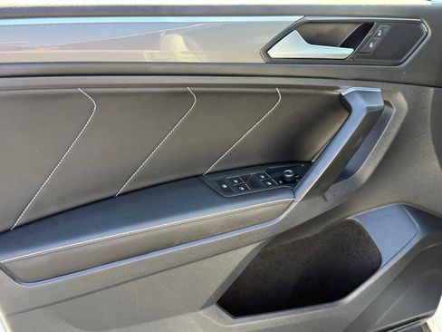 Used 2023 Volkswagen Tiguan SE R-Line image 11