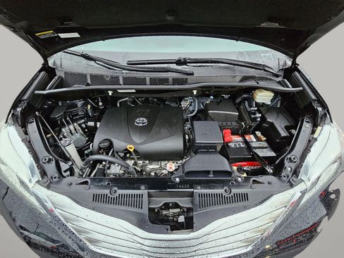 Used 2017 Toyota Sienna Limited Premium image 19