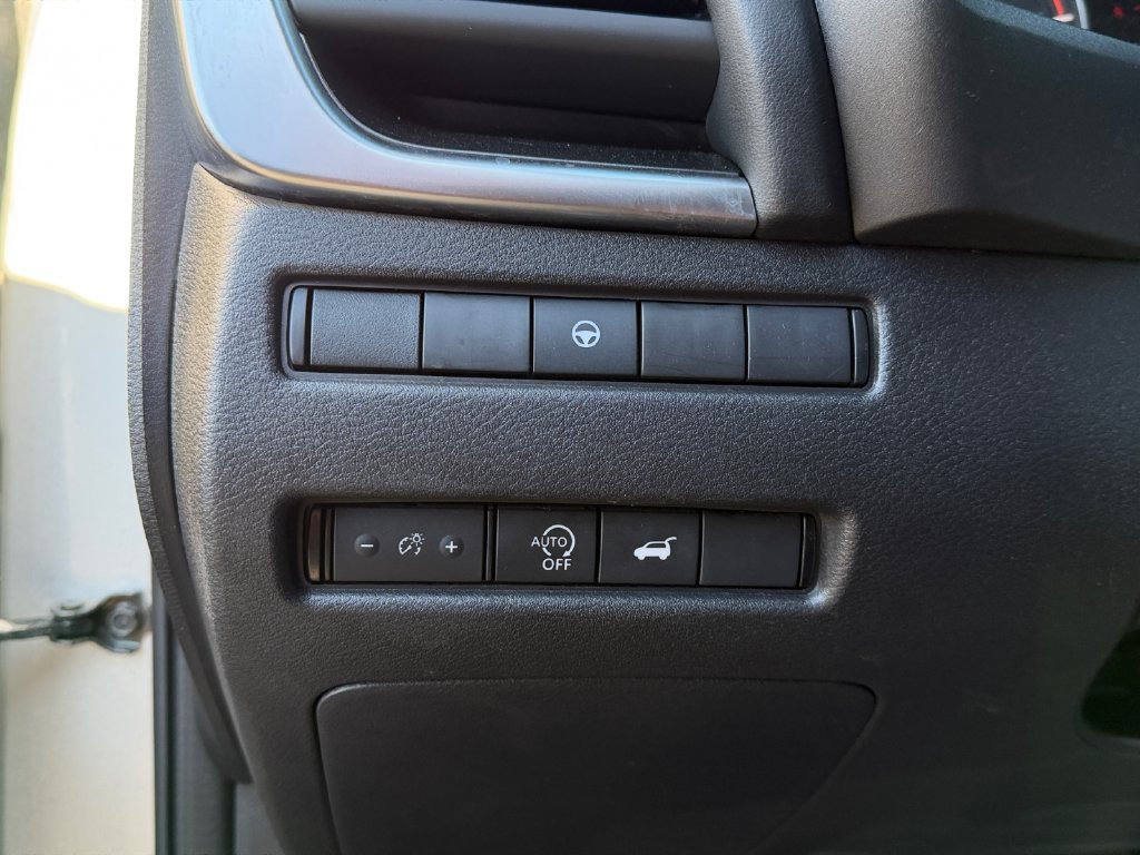 Used 2025 Nissan Rogue SV AWD/4WD image 29