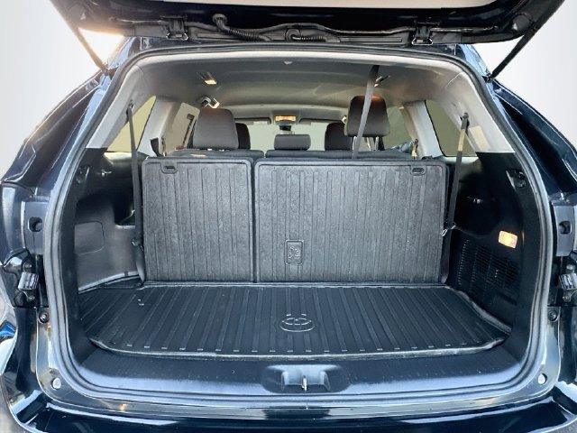 Used 2018 Toyota Highlander LE AWD/4WD image 25