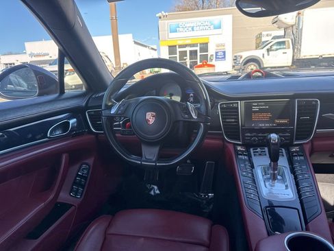 Used 2015 Porsche Panamera S image 32