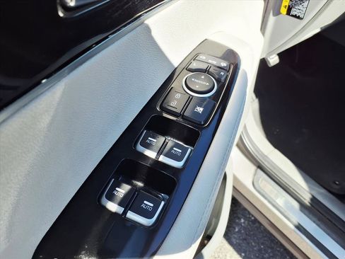 Used 2016 Kia Sorento SX image 22