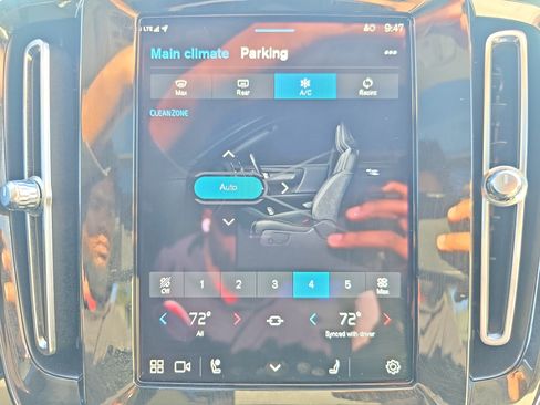 Used 2023 Volvo XC40 B5 Ultimate w/ Protection Package Premier image 19