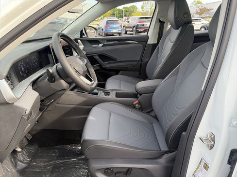 New 2026 Volkswagen Tiguan SE AWD/4WD image 11