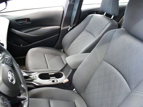 Used 2025 Toyota Corolla LE image 9