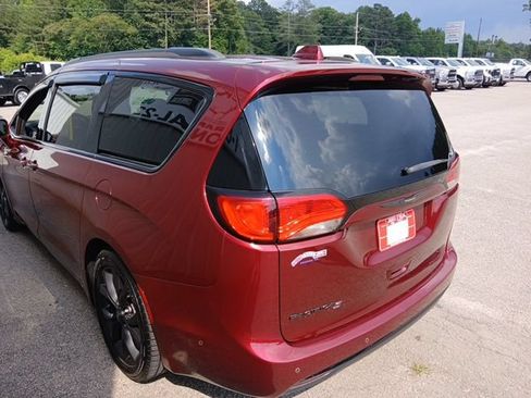 Used 2020 Chrysler Pacifica Touring-L Plus FWD image 6